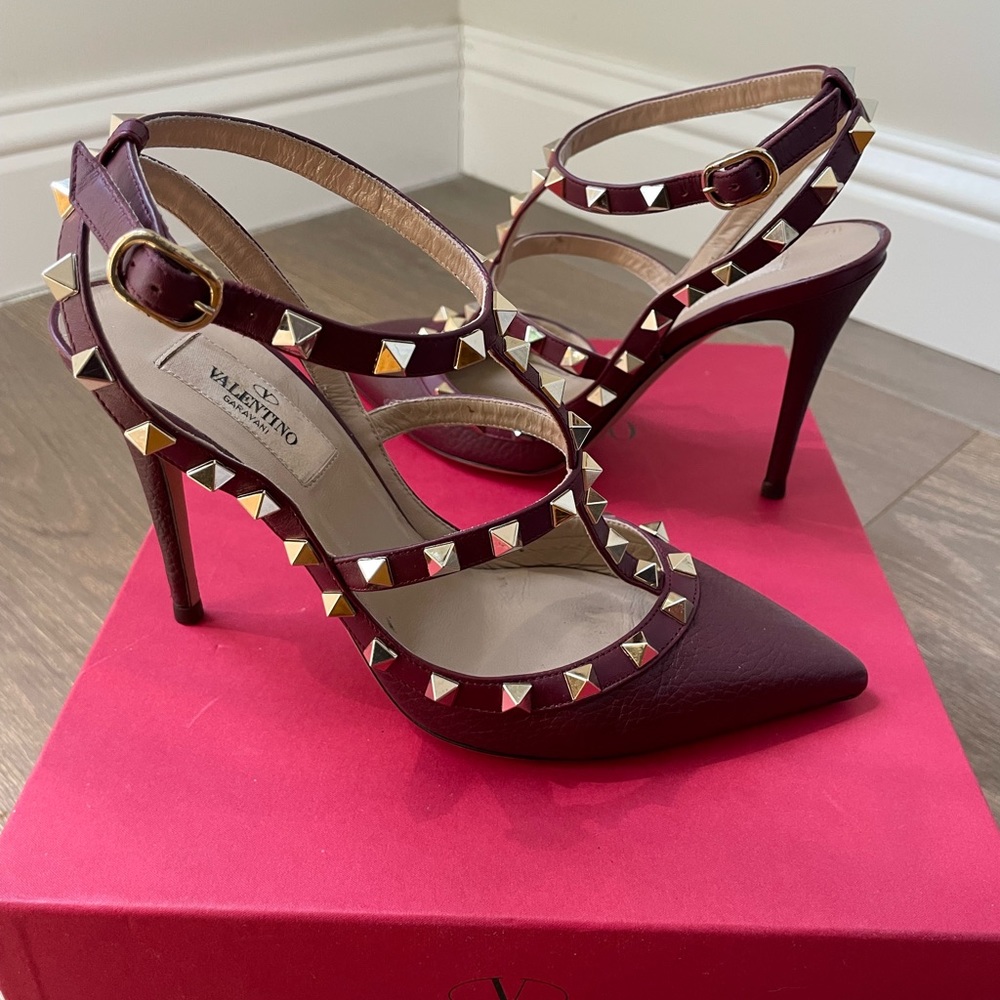 Valentino Garavani Rockstud Wine 37.5 37 1/12 101mm 4" Heels